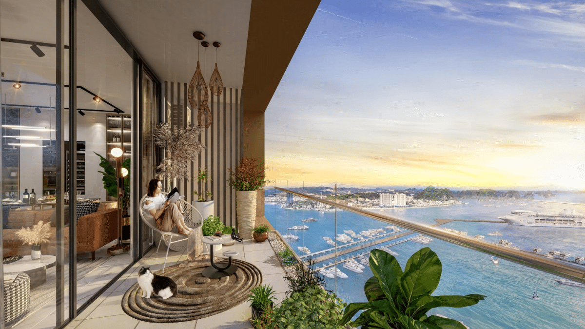 Tầm nhìn bao quát từ ban công căn hộ Sun Elite City, hướng ra vịnh Hạ Long tuyệt đẹp.
